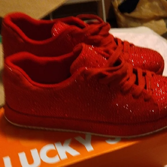 Elegant Red Women's Sneakers - Picture 3 of 9